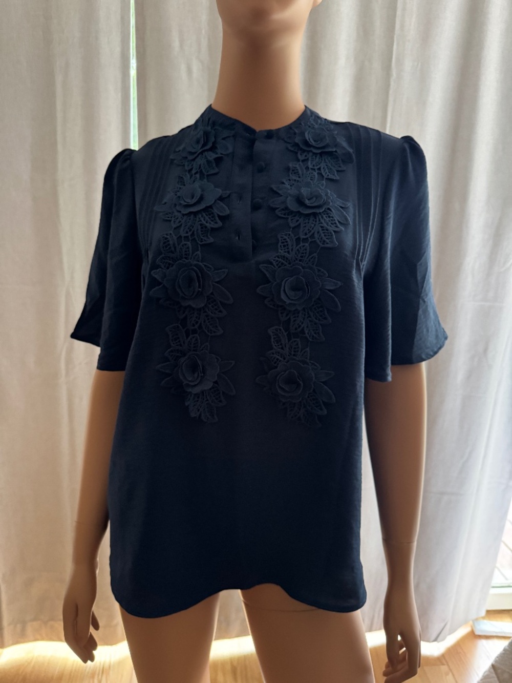 COCOMO Petite PM  Blue Blouse 3D Floral Lace Applique Pintuck Pleated Top NWOT